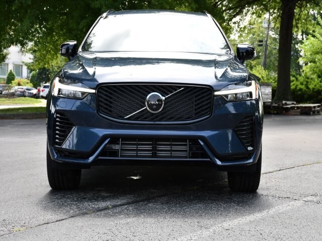 2026 Volvo XC60 T8 Plus photo 2