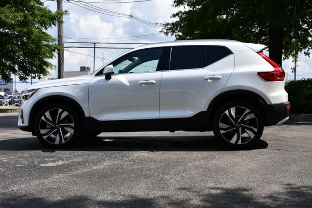 Certified 2024 Volvo XC40 B5 Plus Bright SUV