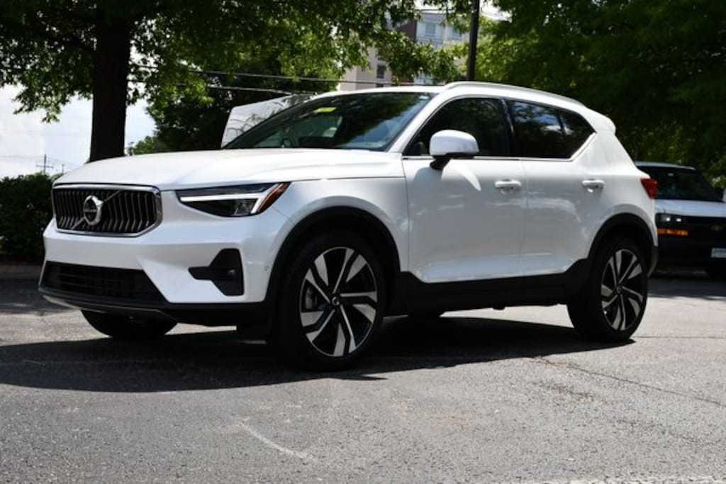 Certified 2024 Volvo XC40 B5 Plus Bright SUV