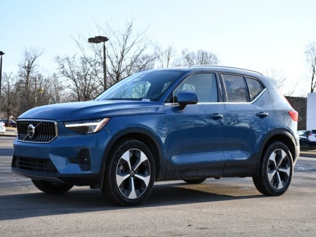 Certified 2025 Volvo XC40 B5 Plus Bright Theme SUV