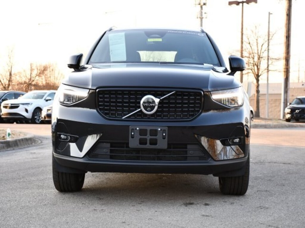 Certified 2025 Volvo XC40 B5 Plus Dark Theme SUV