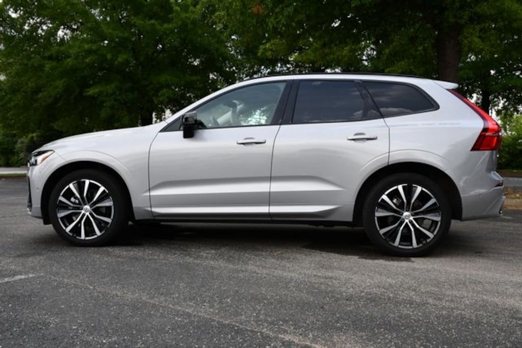 Used 2023 Volvo XC60 B5 AWD Plus Dark SUV