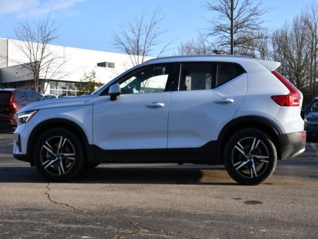 Certified 2025 Volvo XC40 B5 Core Bright Theme SUV