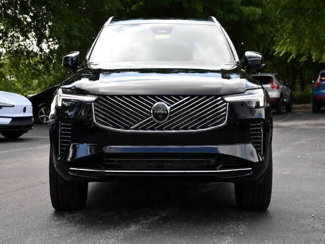2026 Volvo XC90 Plus photo 2