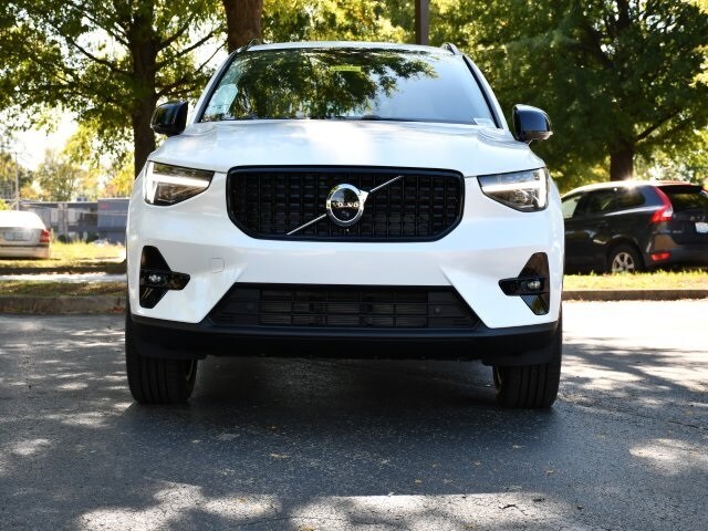2026 Volvo XC40 Plus photo 2