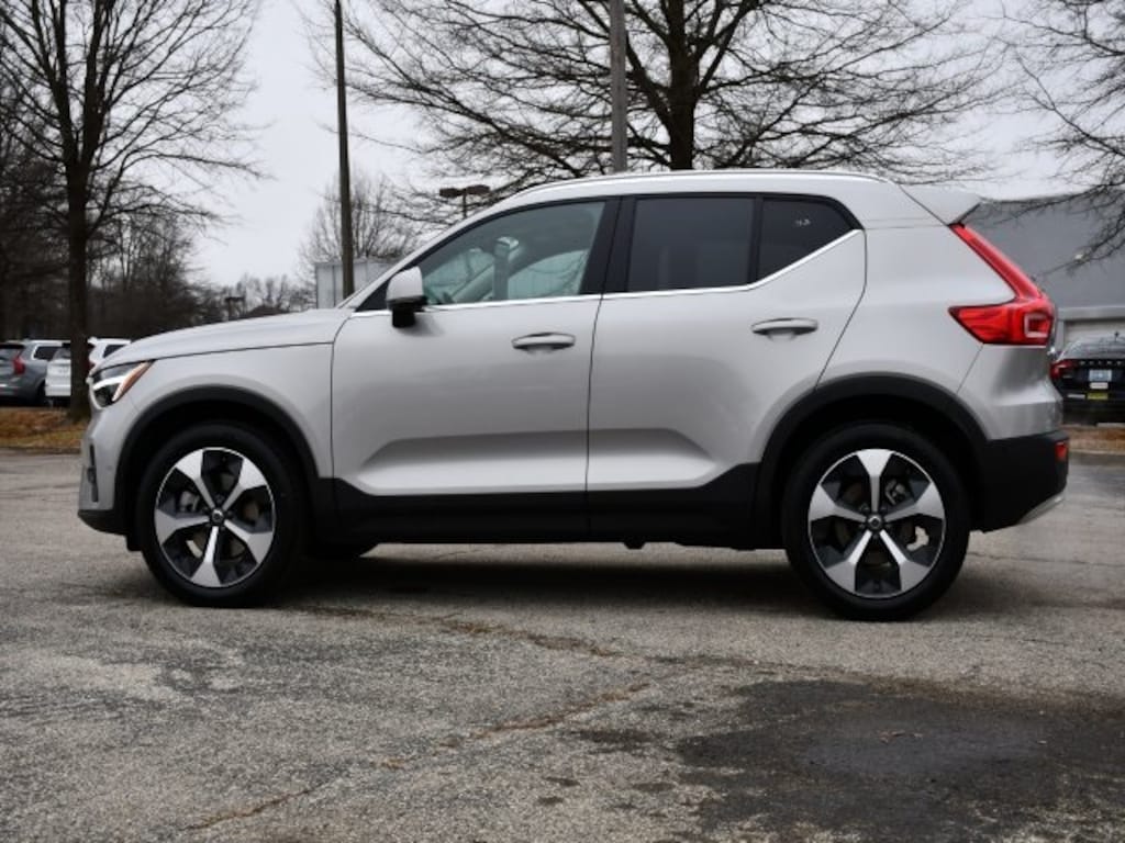 Certified 2025 Volvo XC40 B5 Plus Bright Theme SUV