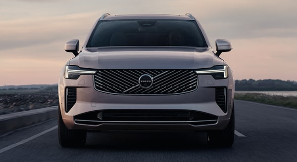 2025 Volvo XC90 front view