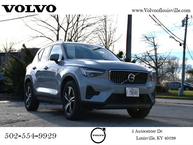 2025 Volvo XC40 Core's photo