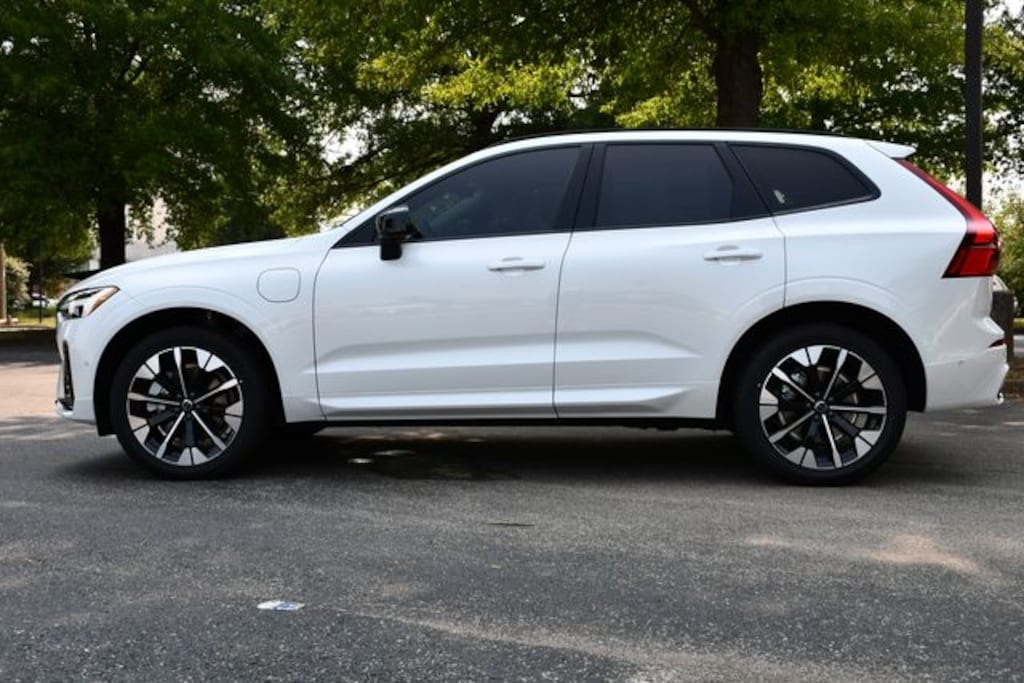 New 2026 Volvo XC60 plug-in hybrid T8 Plus SUV