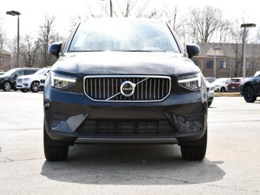 New 2025 Volvo XC40 B5 Core Bright Theme SUV