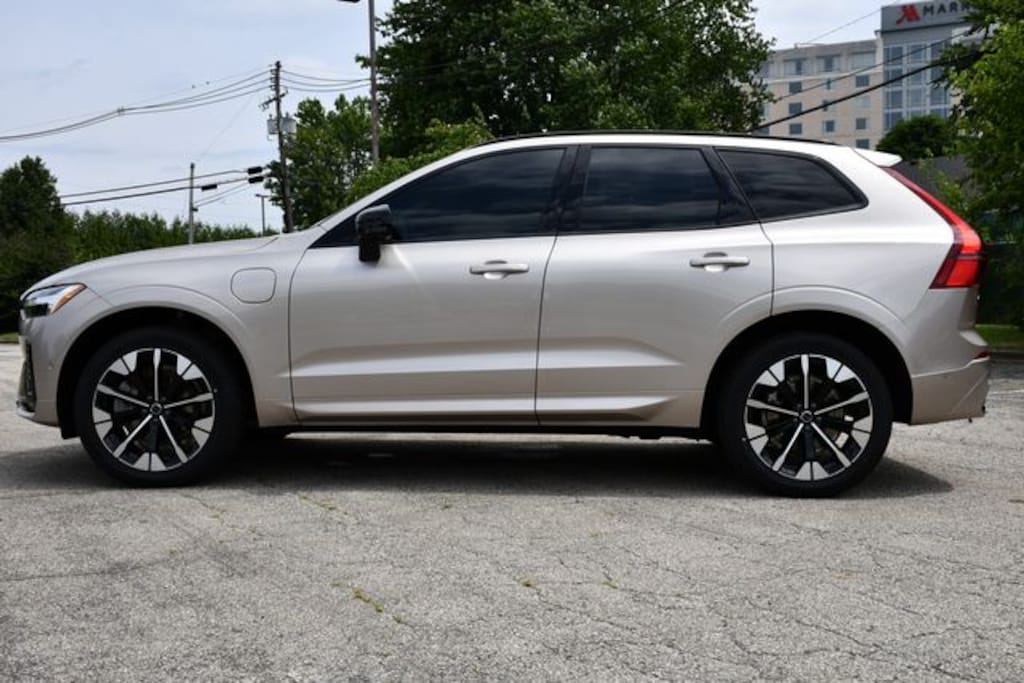 New 2026 Volvo XC60 plug-in hybrid T8 Plus SUV