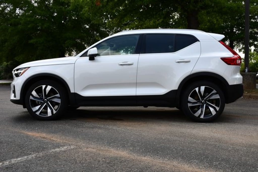 Certified 2024 Volvo XC40 B5 Plus Bright SUV