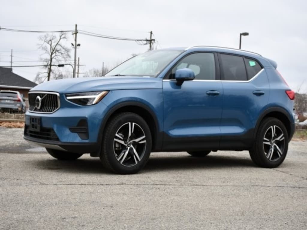 Certified 2025 Volvo XC40 B5 Core Bright Theme SUV