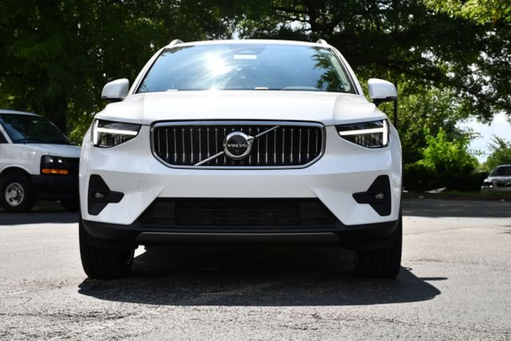 Certified 2024 Volvo XC40 B5 Plus Bright SUV