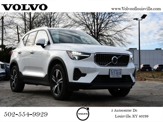 2025 Volvo XC40 Core's photo