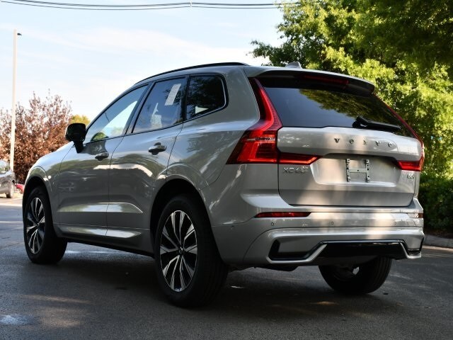 2025 Volvo XC60 B5 Plus photo 4