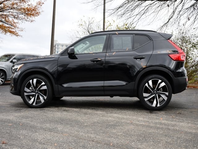 2025 Volvo XC40 Plus photo 2