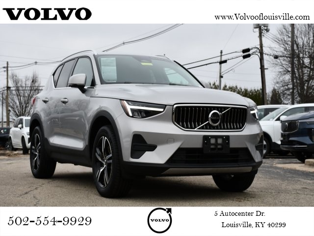 2025 Volvo XC40 Core's photo