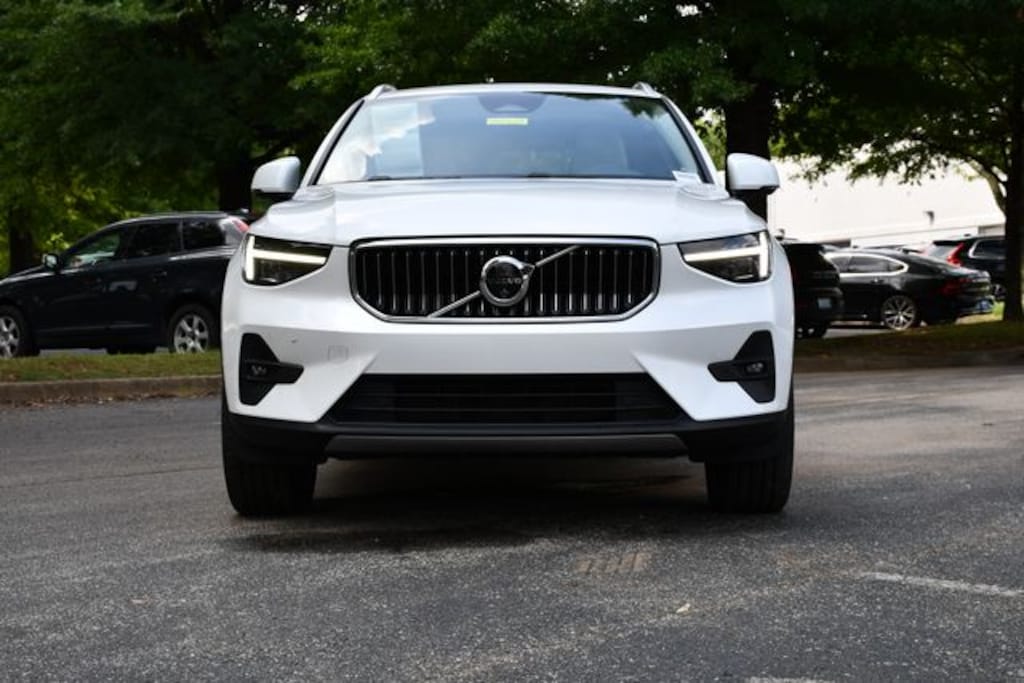 Certified 2024 Volvo XC40 B5 Plus Bright SUV