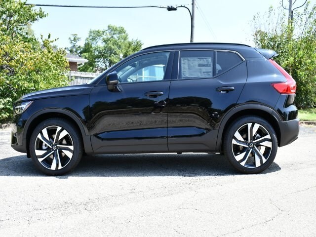 2025 Volvo XC40 Plus photo 4