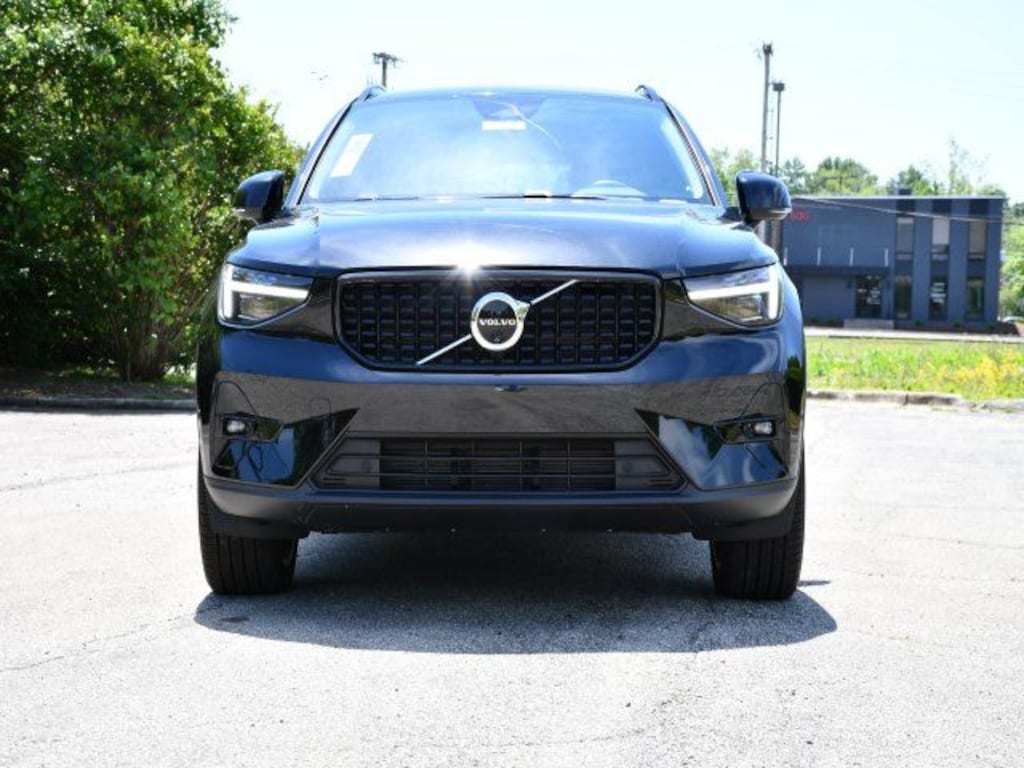 Used 2025 Volvo XC40 B5 Plus Dark Theme SUV