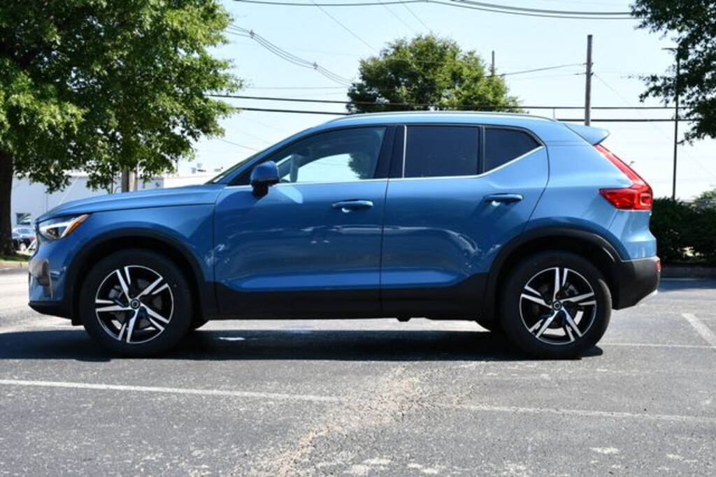 Certified 2024 Volvo XC40 B5 Core SUV