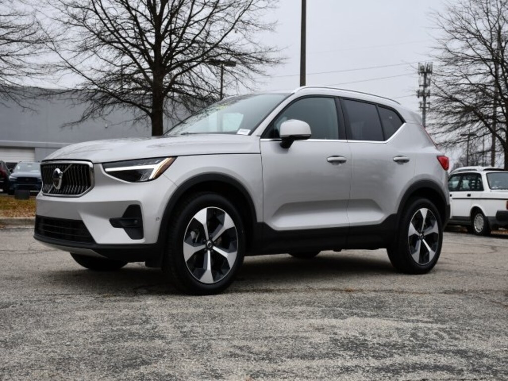 Certified 2025 Volvo XC40 B5 Plus Bright Theme SUV