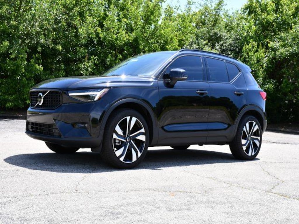 Used 2025 Volvo XC40 B5 Plus Dark Theme SUV