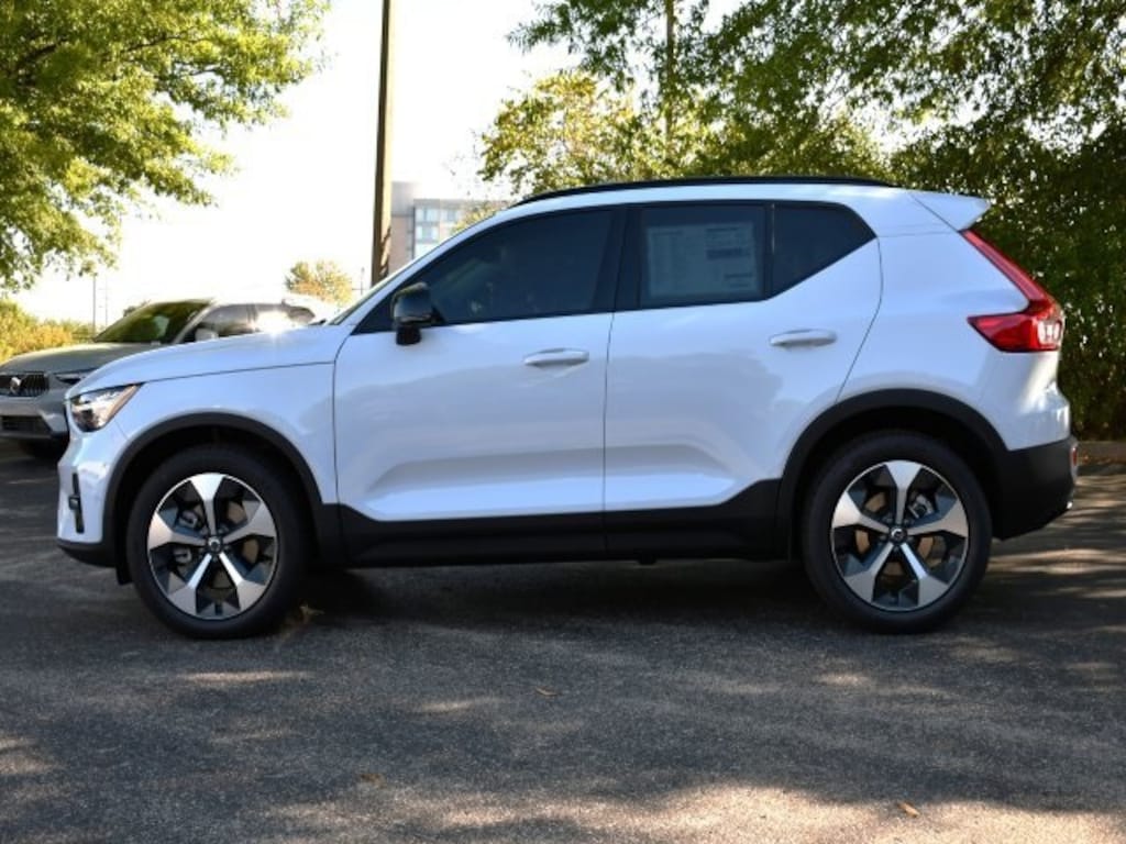 New 2026 Volvo XC40 B5 Plus SUV