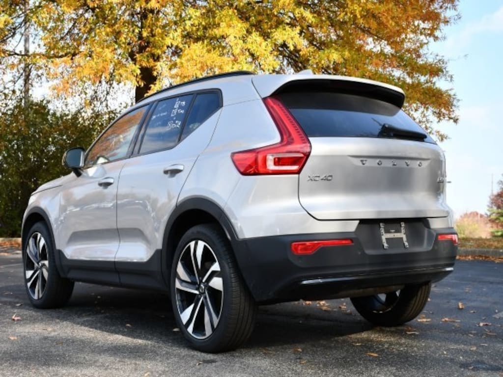 Certified 2025 Volvo XC40 B5 Plus Dark Theme SUV