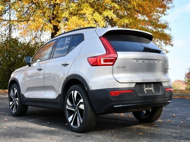 2025 Volvo XC40 Plus photo 4