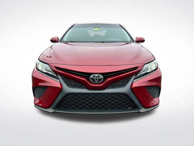 2018 Toyota Camry SE photo 2