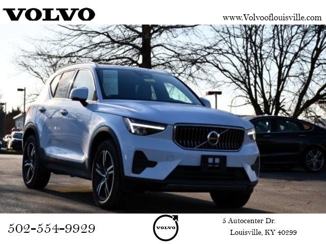 2025 Volvo XC40 Core's photo