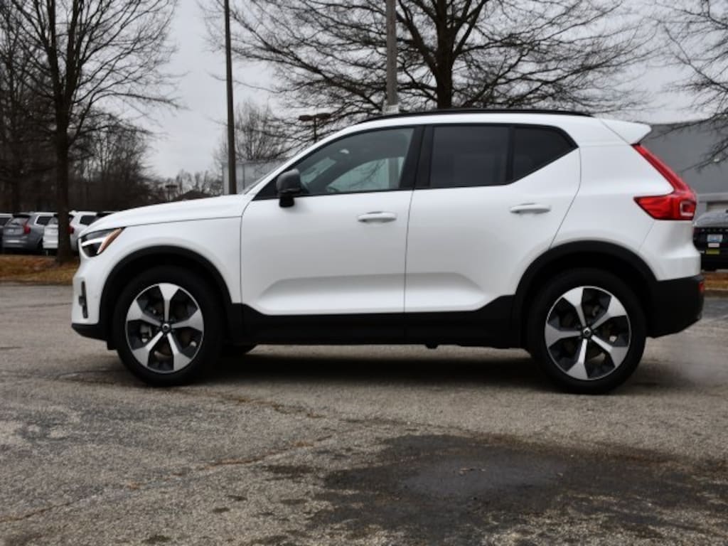 Certified 2025 Volvo XC40 B5 Plus Dark Theme SUV