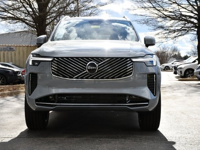 2025 Volvo XC90 Core photo 2
