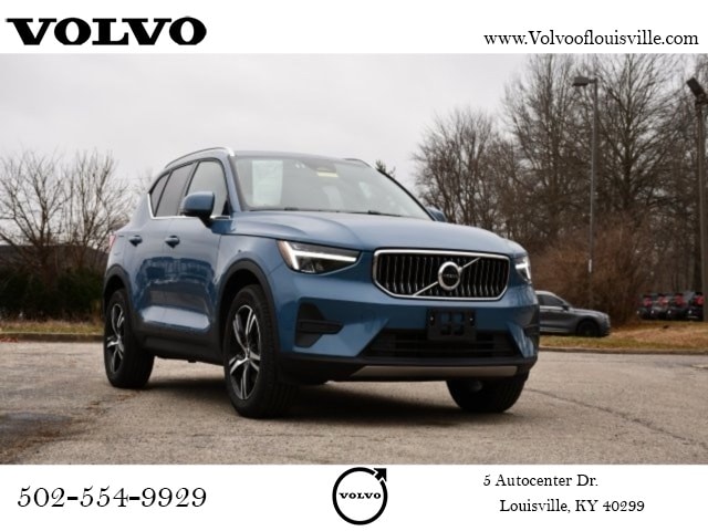 2025 Volvo XC40 Core's photo