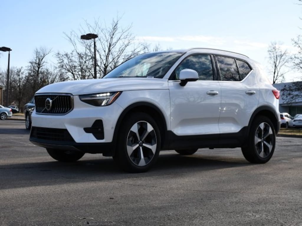 Certified 2025 Volvo XC40 B5 Plus Bright Theme SUV
