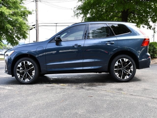 2026 Volvo XC60 T8 Plus photo 4