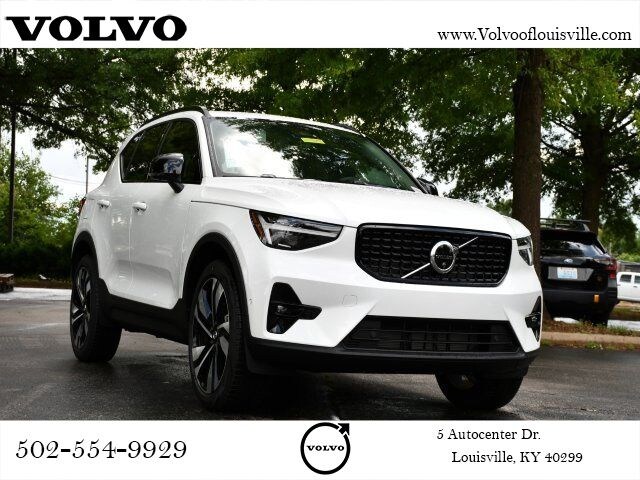2025 Volvo XC40 B5 Plus Dark Theme All-Wheel Drive SUV