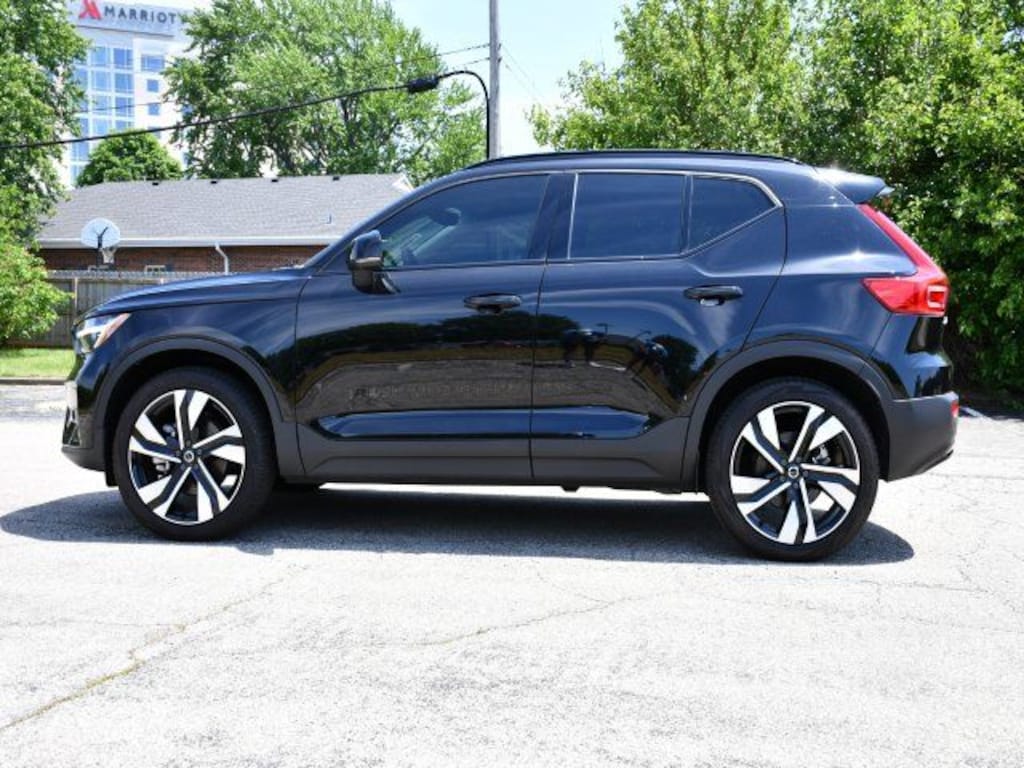 Used 2025 Volvo XC40 B5 Plus Dark Theme SUV