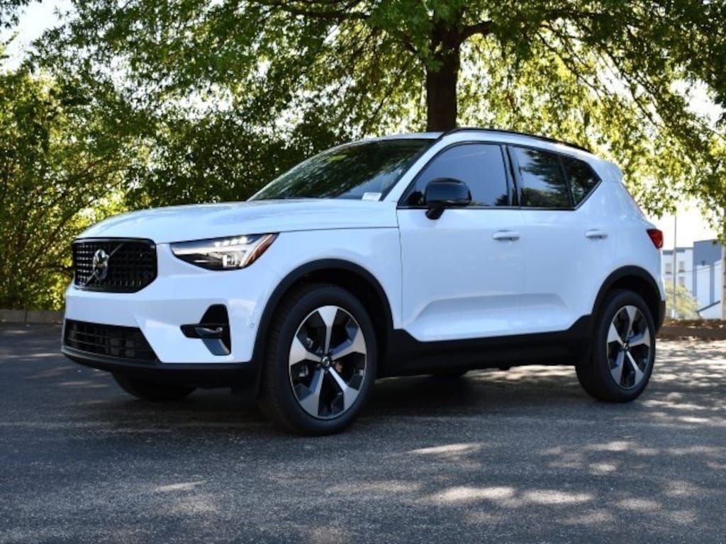 New 2026 Volvo XC40 B5 Plus SUV