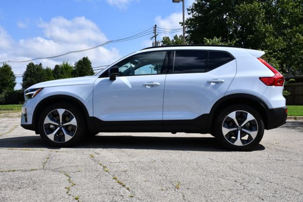 Used 2026 Volvo XC40 B5 Plus SUV