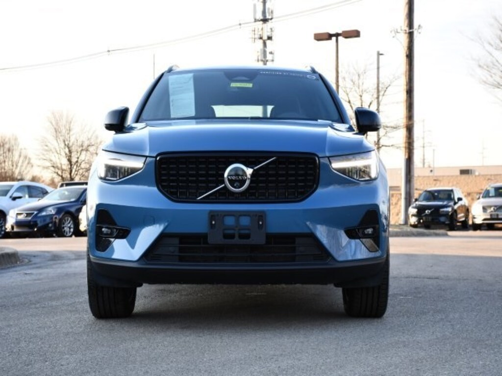 Certified 2025 Volvo XC40 B5 Plus Dark Theme SUV