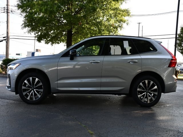 2025 Volvo XC60 B5 Plus photo 2