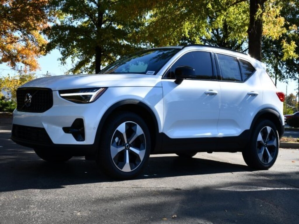 New 2026 Volvo XC40 B5 Plus SUV