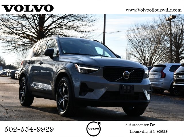 2024 Volvo XC40 Core's photo
