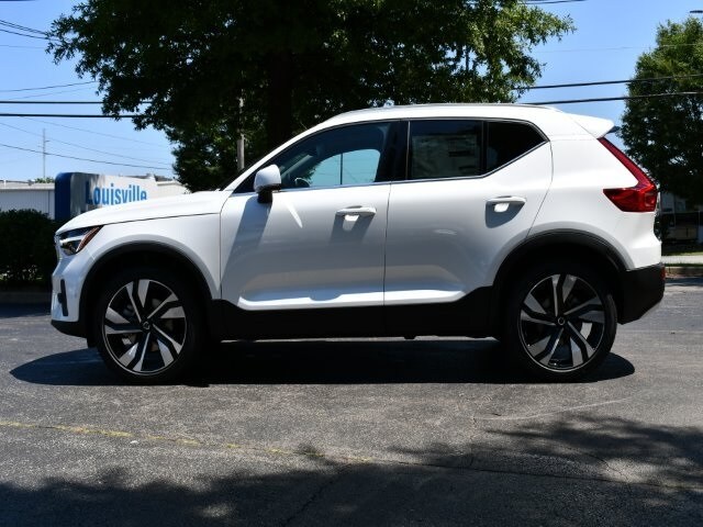 2025 Volvo XC40 Plus photo 4