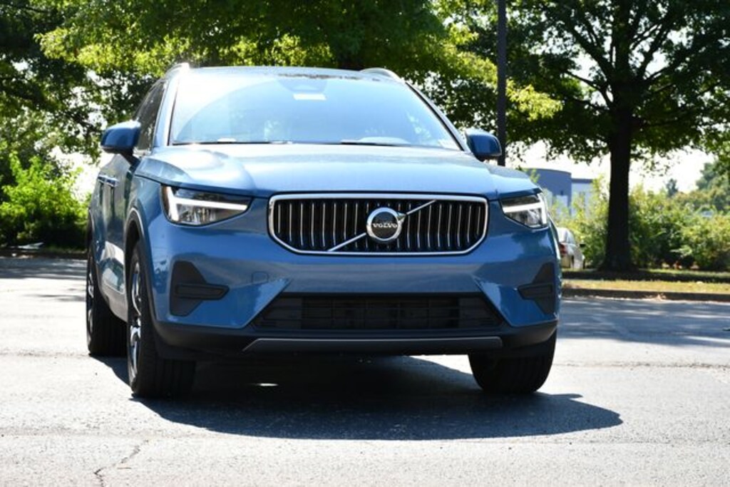Certified 2024 Volvo XC40 B5 Core SUV
