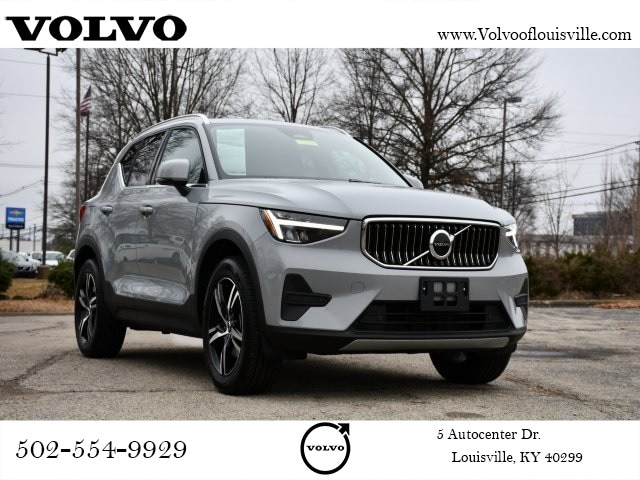 2025 Volvo XC40 Core's photo