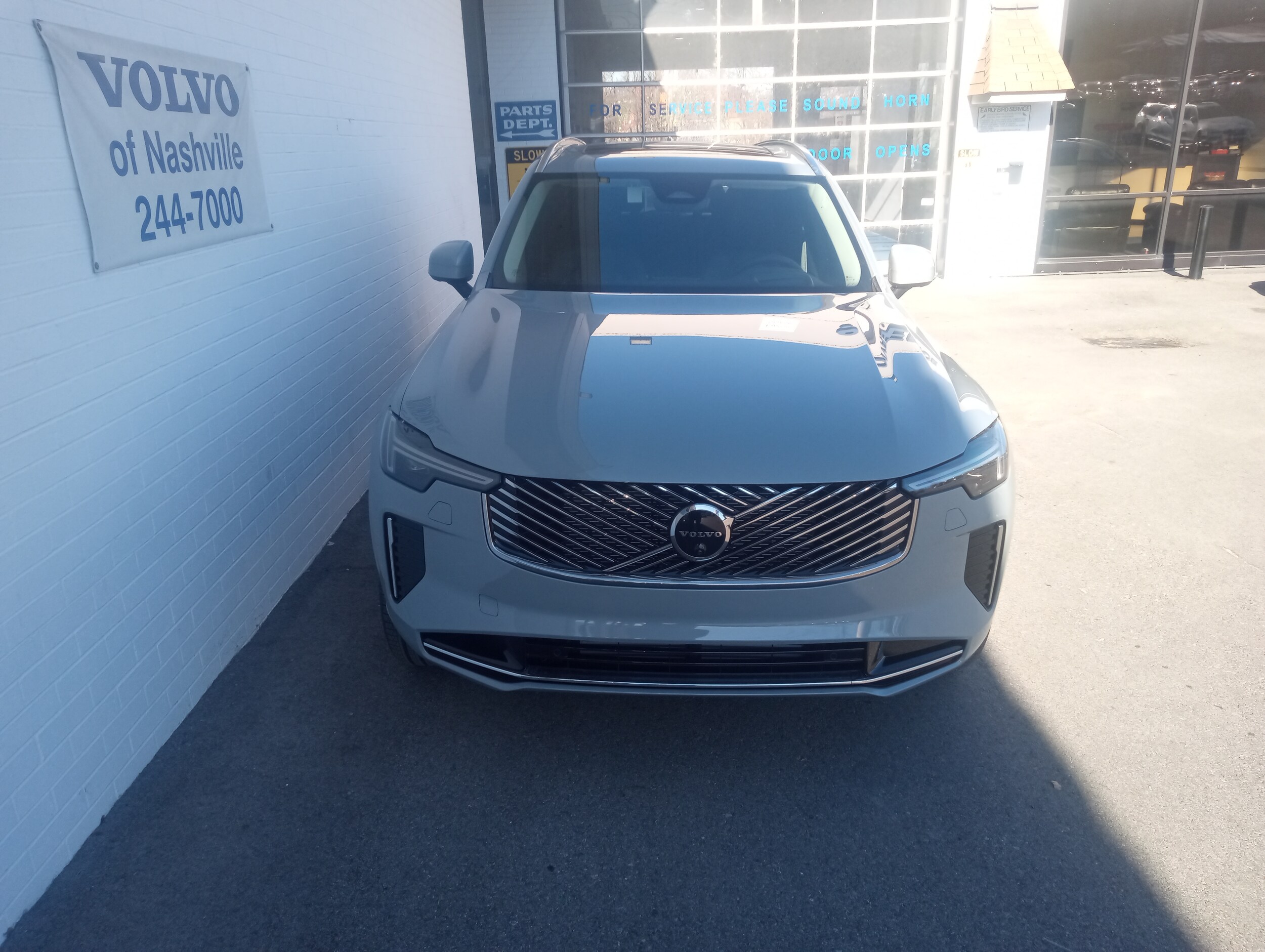 2025 Volvo XC90 T8 photo 2